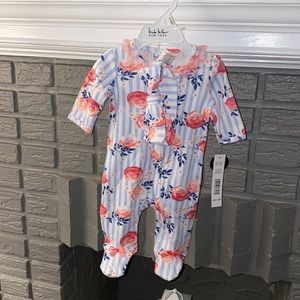 0/3 months Baby Girl onesie with matching bow 🎀